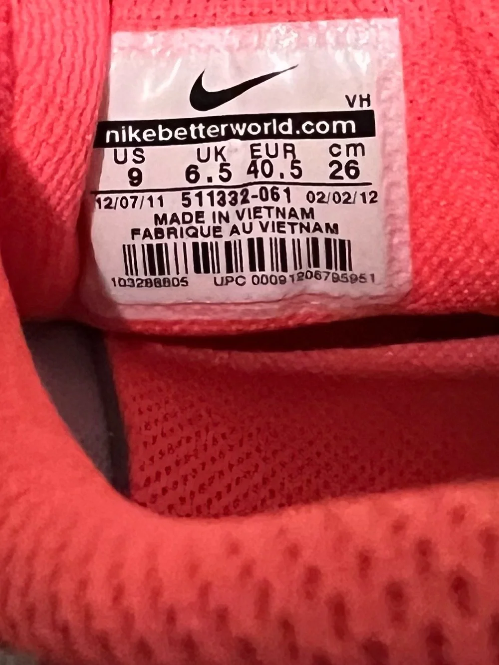 Nike Women’s Gray and Pink Training Sneakers